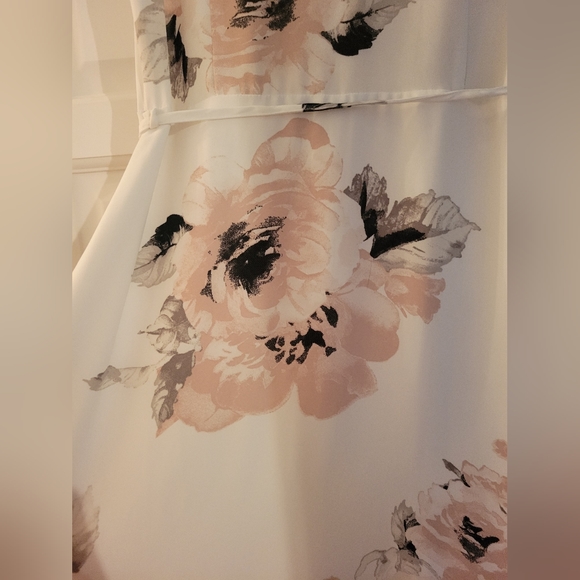 Wrap-Style Floral Maxi Dress - Picture 6 of 6